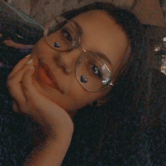 Meet your Posher, Bri - Picture 1 of 2